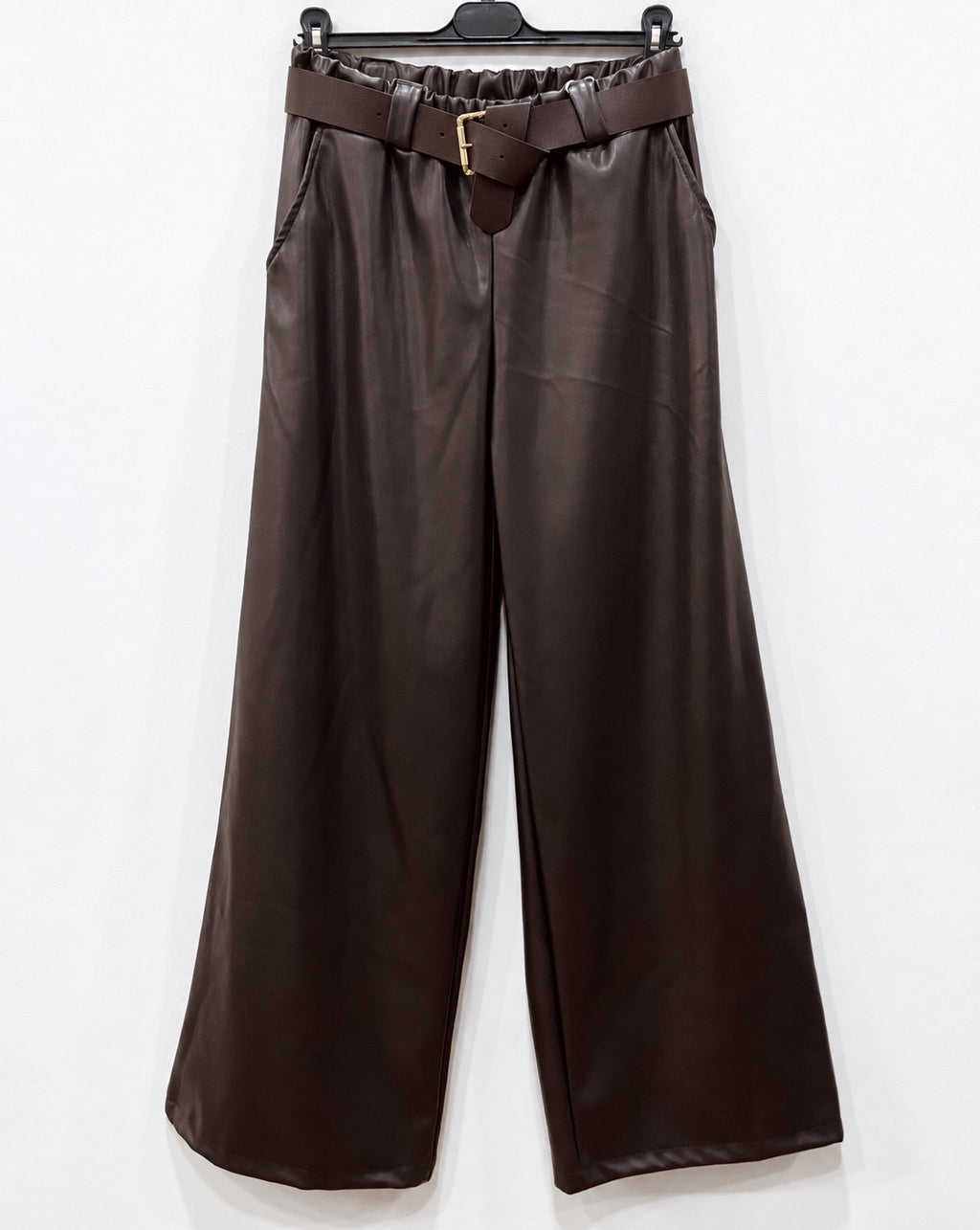 Pantalone palazzo effetto pelle marrone con cintura