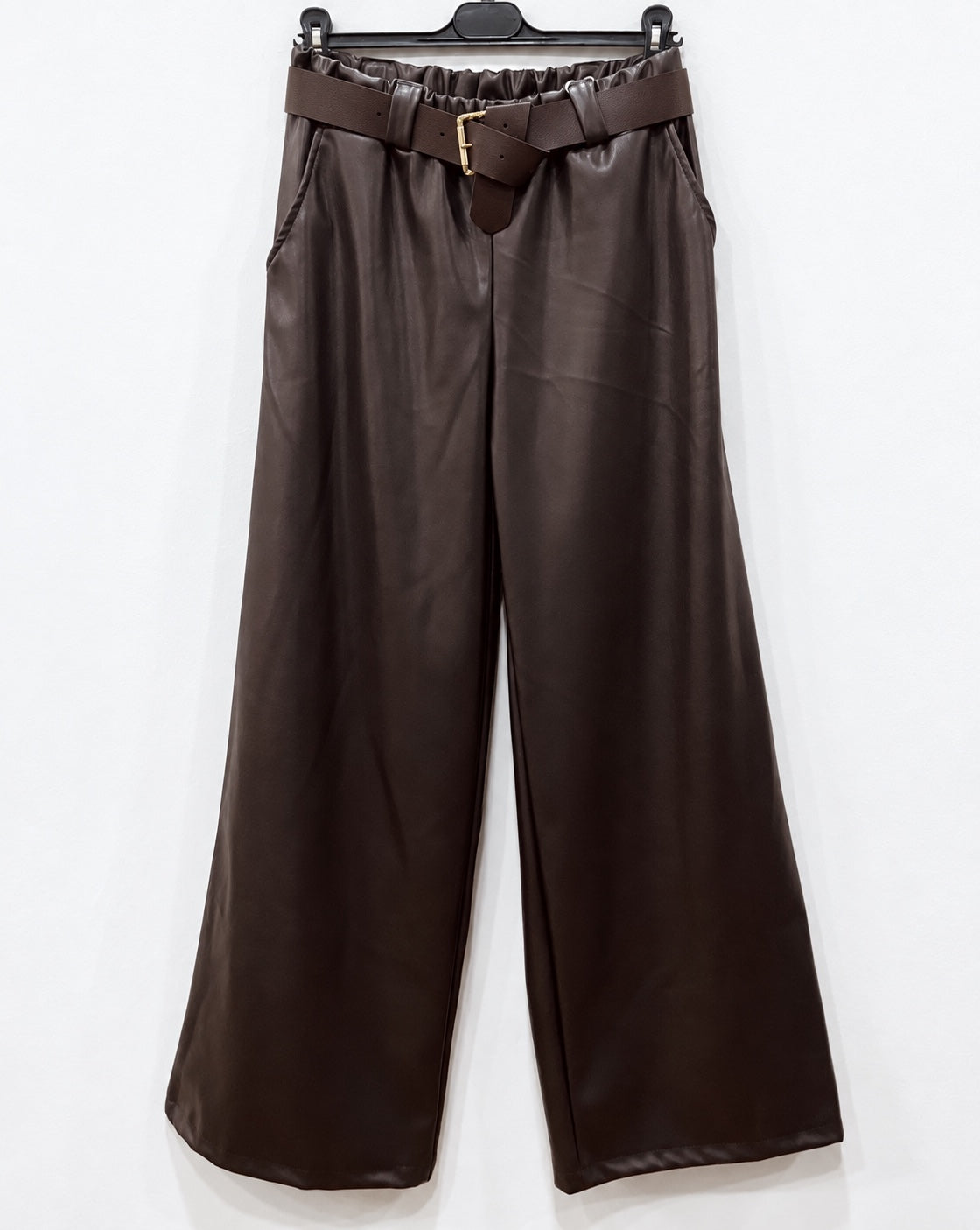 Pantalone palazzo effetto pelle marrone con cintura